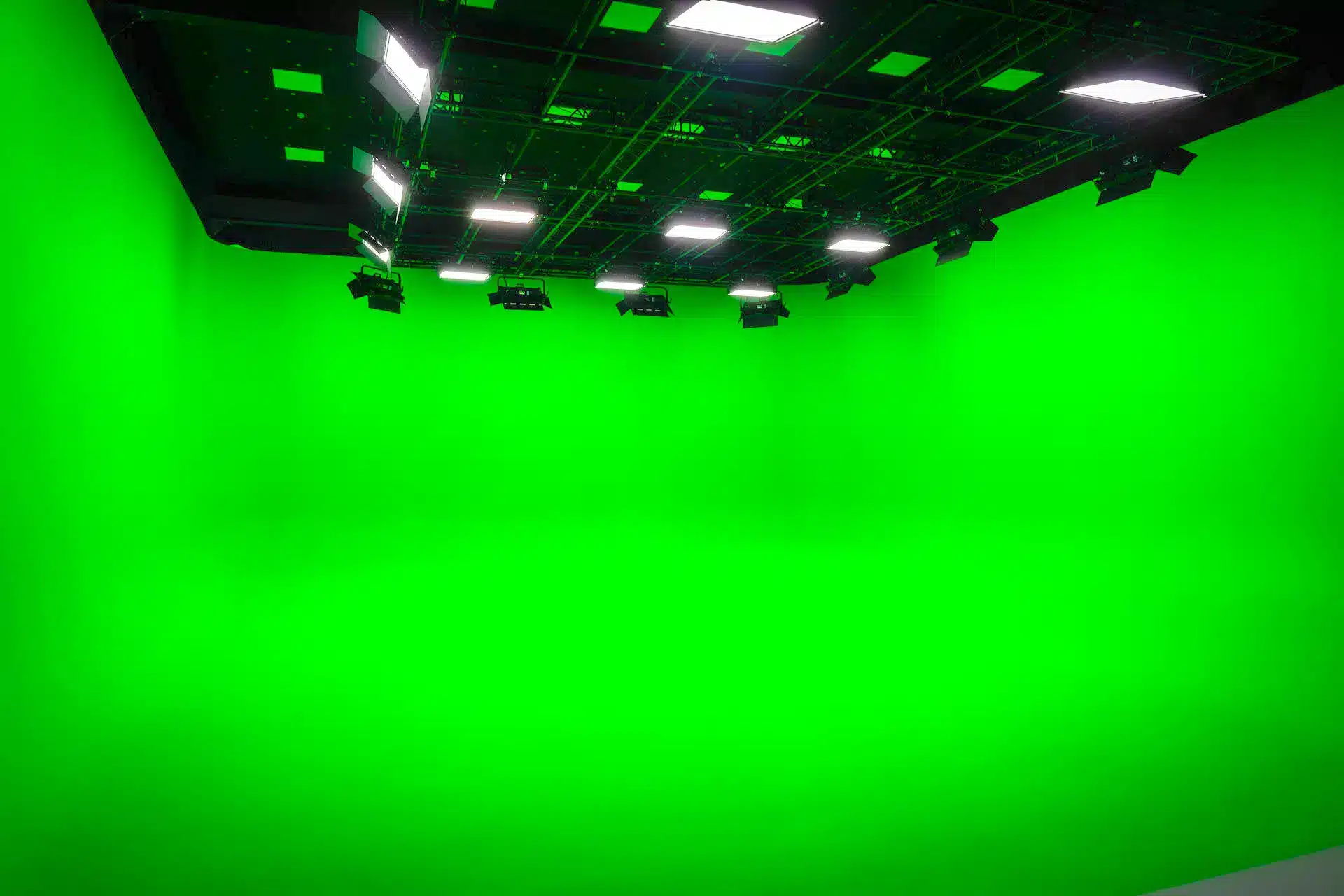 Large Green Screen Studio Kinetics