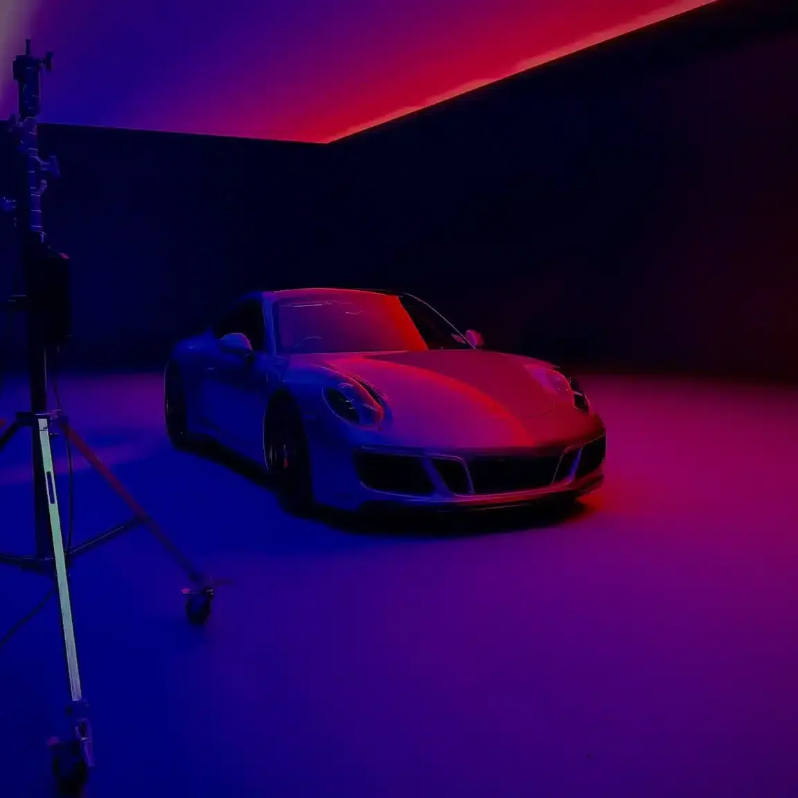 Large Infinity Cove Studio Porsche